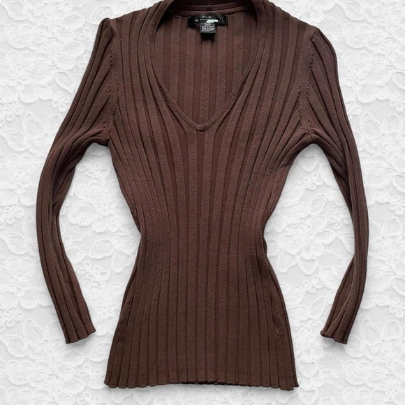 Brown Ribbed V-Neck Sweater - Picture 2 of 6